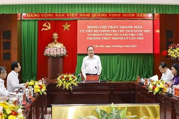 El presidente de la Asamblea Nacional de Vietnam, Tran Thanh Man, habla en el evento (Fuente: VNA)