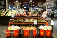 Productos vietnamitas exhibidos en la entrada de un supermercado de AEON en Malasia. (Foto: VNA)