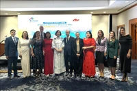 Los delegados en el evento se toman una foto de recuerdo. (Foto: VNA)