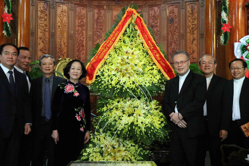 Dirigentes de Vietnam felicitan a católicos en ocasión de Navidad