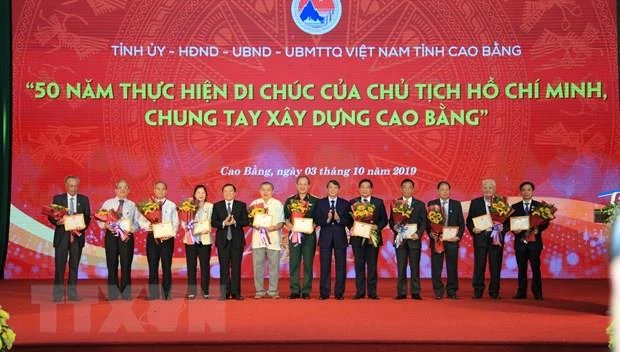 Pide a provincia vietnamita de Cao Bang convertir turismo en sector líder