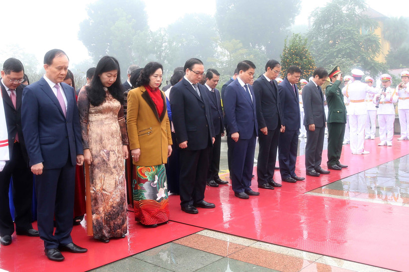 Dirigentes de Vietnam rinden homenaje al Presidente Ho Chi Minh