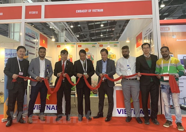 Presenta Vietnam productos destacados en exposición de energía en la India