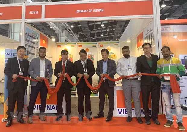 Presenta Vietnam productos destacados en exposición de energía en la India