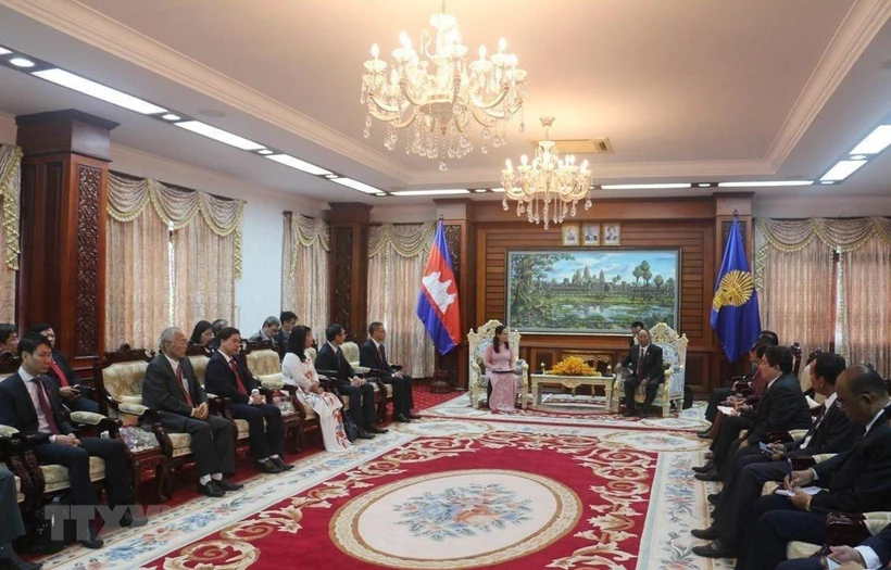 Aprecia dirigente de Camboya desarrollo de Ciudad Ho Chi Minh 
