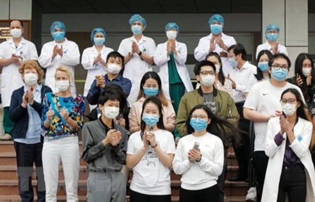 Vietnam expresa su humanismo con comunidad internacional en batalla contra COVID-19