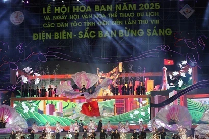 Una actuación artística en la ceremonia inaugural. (Fotografía: Nhan Dan)