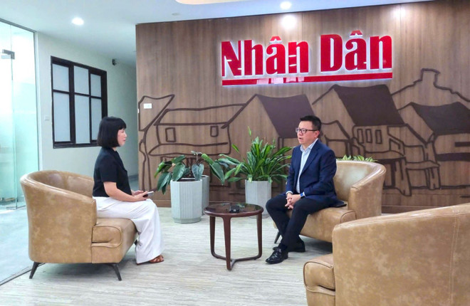 Le Quoc Minh, editor en jefe del periódico Nhan Dan, en una entrevista con el periódico de Noticias y Ética. (Fuente: VNA) 2-6578.jpg