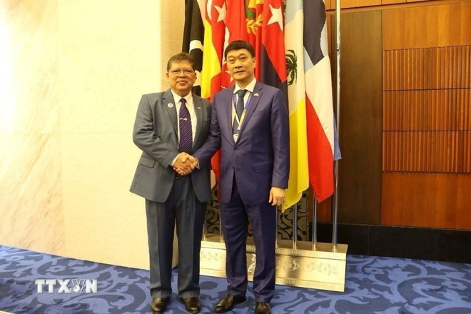 El presidente de la Cámara Baja de Malasia, Johari bin Abdul, y el vicepresidente de la Asamblea Nacional vietnamita, Vu Hong Thanh. (Foto: VNA) 2-6914.jpg