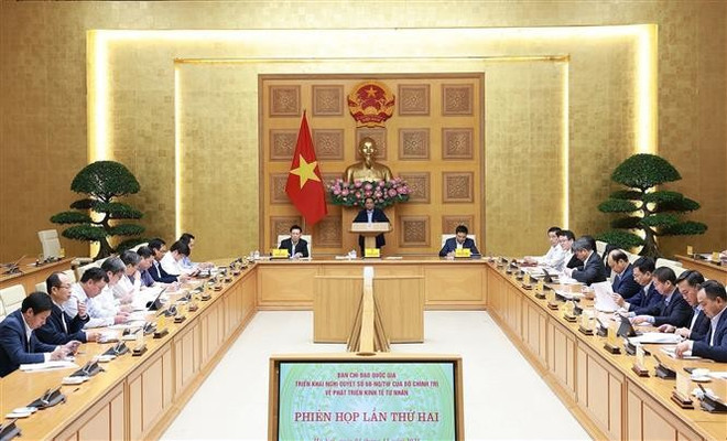 El primer ministro de Vietnam, Pham Minh Chinh, preside la reunión. (Foto: VNA) vna-potal-thu-tuong-chu-tri-phien-hop-lan-thu-2-cua-ban-chi-dao-phat-trien-kinh-te-tu-nhan-8380278.jpg