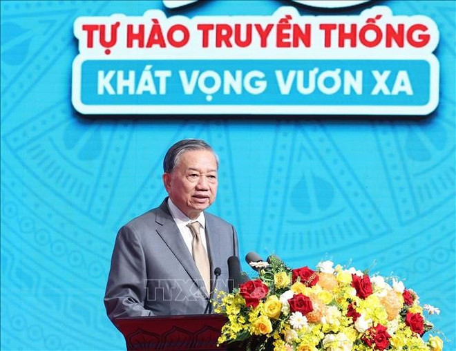 El secretario general del Partido Comunista de Vietnam, To Lam, habla en el evento. (Fuente: VNA) tbt2.jpg