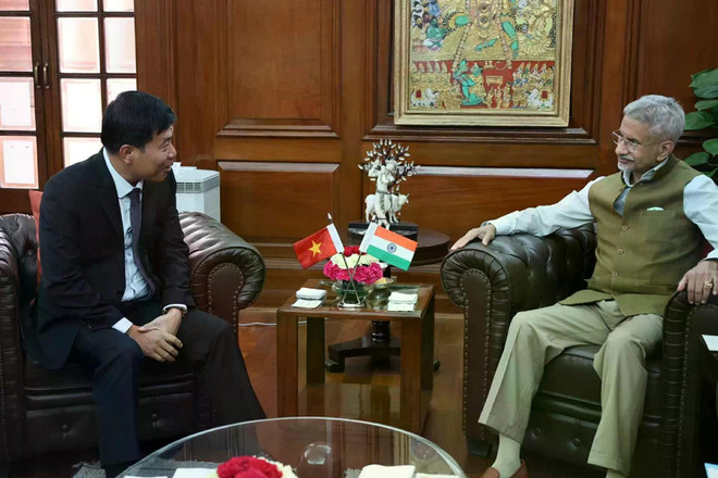 El viceministro de Relaciones Exteriores de Vietnam, Nguyen Manh Cuong, y el ministro de Asuntos Exteriores de India, Subrahmanyam Jaishankar. (Fuente: baoquocte.vn) tham-van-chinh-tri-lan-thu-13-va-doi-thoai-chien-luoc-lan-thu-10-cap-thu-truong-ngoai-giao-viet-nam-an-do-20250626101022.jpg