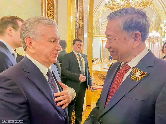 El secretario general del Partido Comunista de Vietnam, To Lam, y el presidente de Uzbekistán, Shavkat Mirziyoyev. (Fuente: baoquocte.vn) tong-bi-thu-to-lam-tiep-xuc-song-phuong-voi-lanh-dao-cap-cao-cac-nuoc-20250509222209.jpg