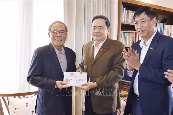tran-thanh-man-nguyen-sinh-hung-vna.jpg