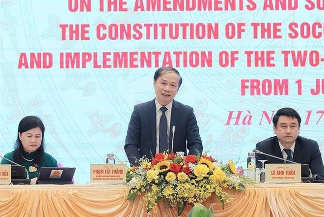 Pham Tat Thang, subjefe de la Comisión de Propaganda y Movilización del Comité Central del Partido Comunista de Vietnam, habla en el evento. (Fuente: VNA) hop-bao.jpg