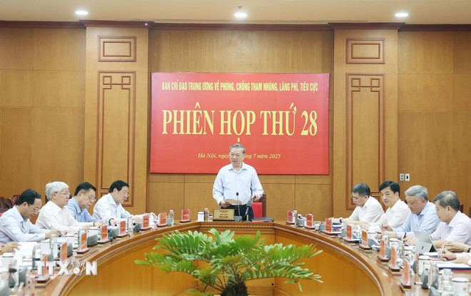 En la reunión. (Fuente: VNA) tong-bi-thu-chu-tri-phien-hop-thu-28-ban-chi-dao-trung-uong-ve-phong-chong-tham-nhung-lang-phi-tieu-cuc-0707-2.jpg