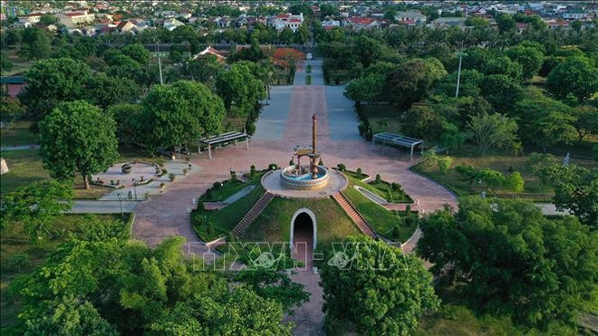 Monumento a los héroes y mártires en la antigua ciudadela de Quang Tri. (Foto: VNA) 2-4121.jpg