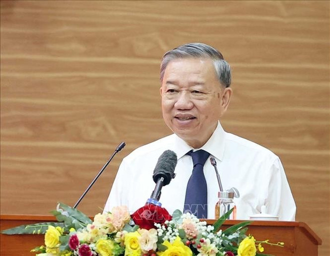 El secretario general del Partido Comunista de Vietnam, To Lam. (Fuente: VNA) am-viec-voi-dang-uy-mat-tran-to-quoc-cac-doan-the-trung-uong-stand.jpg
