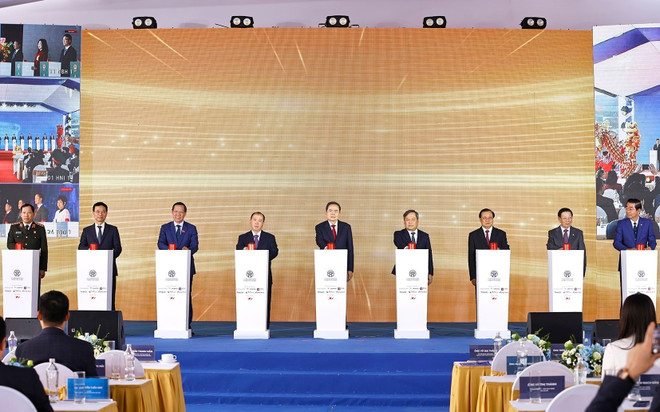 vna-potal-chu-tich-quoc-hoi-du-le-khoi-cong-du-an-dau-tu-xay-dung-truc-dai-lo-canh-quan-song-hong-8482224.jpg
