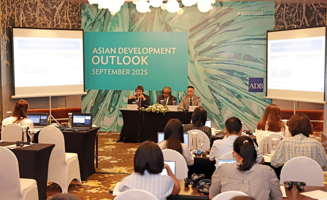 El panorama de la presentación del informe. (Foto: VNA) vna-potal-adb-du-bao-tang-truong-kinh-te-viet-nam-o-muc-67-nam-2025-8307168.jpg