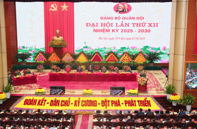 El panorama de la reunión. (Fuente: VNA) vna-potal-khai-mac-trong-the-dai-hoi-dai-bieu-dang-bo-quan-doi-nhiem-ky-2025-2030-8305954-2.jpg