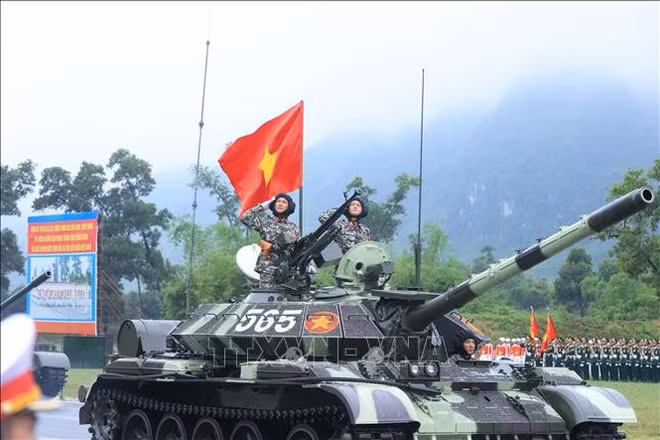 xe-tang-chien-dau-t54b-cai-tien-dan-dau-man-dieu-binh-cua-luc-luong-tang-thiet-giap-ttxvn.jpg
