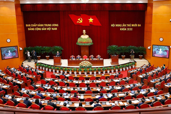 El panorama de la reunión. (Fuente: VNA) vna-potal-khai-mac-hoi-nghi-lan-thu-muoi-ba-ban-chap-hanh-trung-uong-dang-khoa-xiii-8319269.jpg