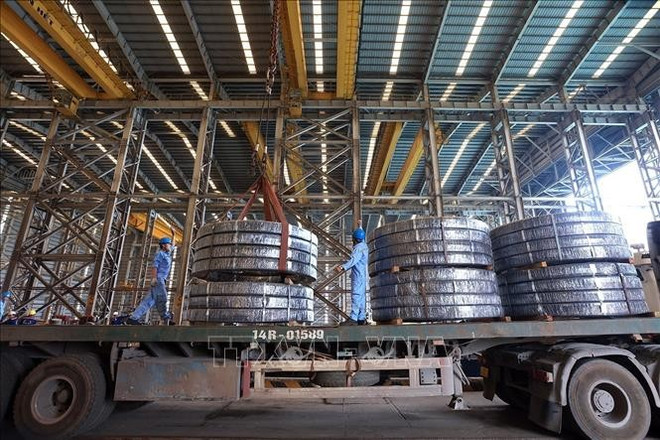 Las empresas vietnamitas tendrán mayor motivación para invertir en la fabricación de acero y maquinaria tras la promulgación de la Ley de Ferrocarriles (modificada). (Foto: VNA) anhthep.jpg