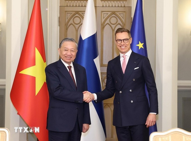 El secretario general del Partido Comunista de Vietnam, To Lam, y el presidente de Finlandia, Alexander Stubb. (Fuente: VNA) tong-bi-thu-ky-ket-van-kien-hop-tac-phan-lan-4.jpg