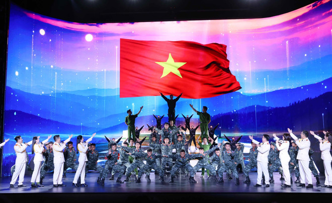El programa artísitco en saludo al IX Congreso de Emulación Patrótica “Por la seguridad de la Patria”. (Fuente: VNA) vna-potal-thu-tuong-du-dai-hoi-thi-dua-vi-an-ninh-to-quoc-lan-thu-9-8194768.jpg