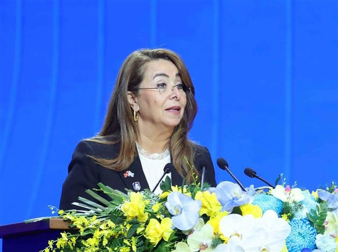 La directora ejecutiva de la UNODC, Ghada Waly, habla en la sesión. (Foto: VNA) vna-potal-khai-mac-trong-the-le-mo-ky-cong-uoc-ha-noi-8361810.jpg