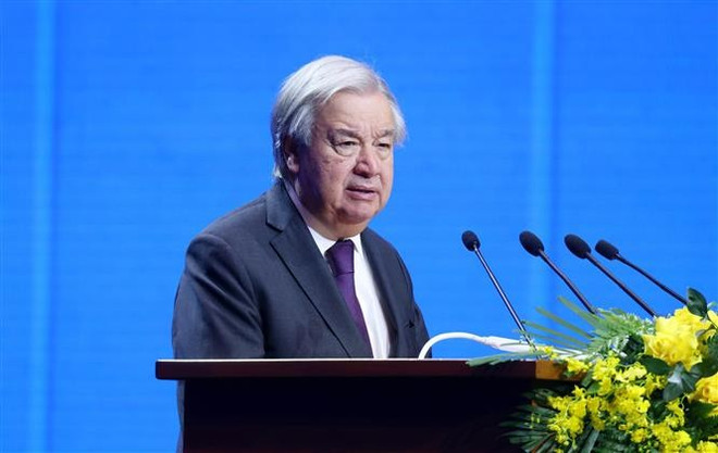 El secretario general de la ONU, António Guterres, habla en el evento. (Foto: VNA) vna-potal-khai-mac-trong-the-le-mo-ky-cong-uoc-ha-noi-8361802.jpg