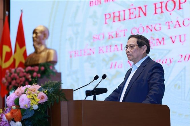 El primer ministro de Vietnam, Pham Minh Chinh, preside la tercera reunión del Comité Directivo del Gobierno sobre el desarrollo de la ciencia, la tecnología, la innovación, la transformación digital y el Proyecto 06. (Fuente: VNA) vna-potal-thu-tuong-chu-tri-phien-hop-lan-thu-3-cua-ban-chi-dao-phat-trien-khoa-hoc-cong-nghe-va-de-an-06-8159195.jpg