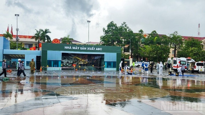 Simulacro de respuesta a incidentes radiactivos y nucleares en la ciudad de Da Nang. (Fuente: Periódico Hanoi Moi) anh-2-dien-tap-ung-pho-su-co-buc-xa-hat-nhan-cap-thanh-pho-da-nang-nguon-bao-nhan-dan.jpg