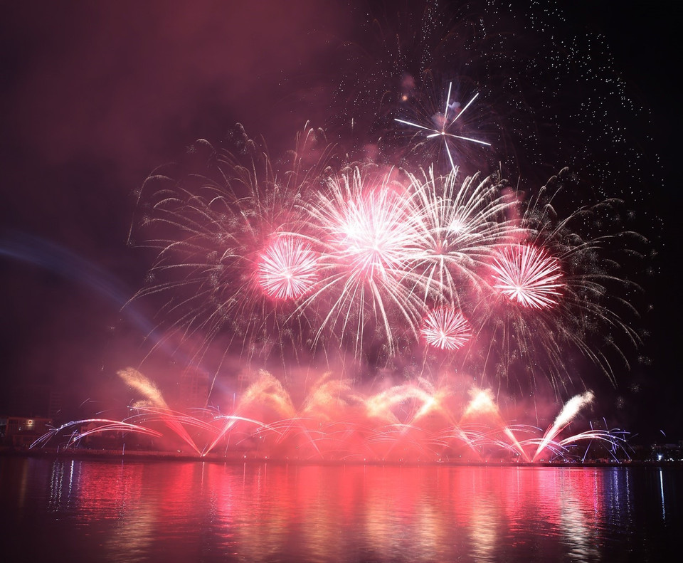 Espectáculo de fuegos artificiales del equipo de Da Nang - Vietnam. (Fuente: VNA)