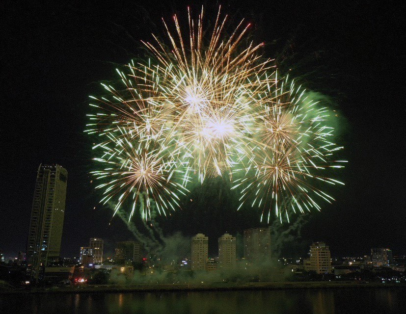 Actuación de fuegos artificiales del equipo francés. (Fuente: VNA)