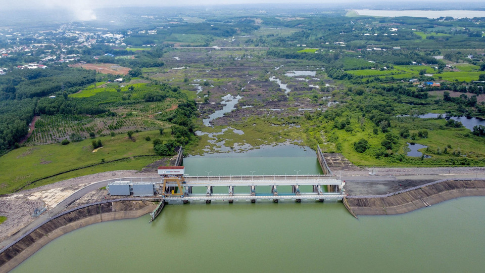 Área del aliviadero del embalse hidroeléctrico Tri An vista desde aguas arriba. (Fuente: VNA)