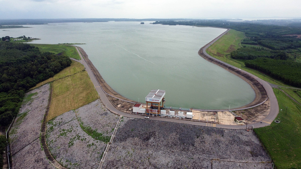 El embalse hidroeléctrico Tri An tiene una capacidad total de almacenamiento de 2,76 mil millones de m3 de agua, de los cuales la capacidad útil es de 2,55 mil millones de m3. (Fuente: VNA)