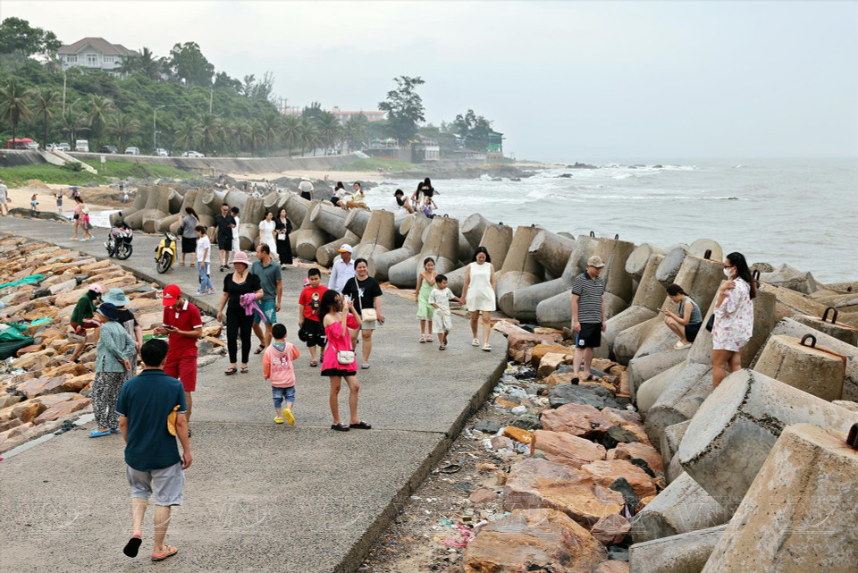 La playa de rocas de Ong Dia es realmente una maravilla escénica y artística. (Fuente: VNA)