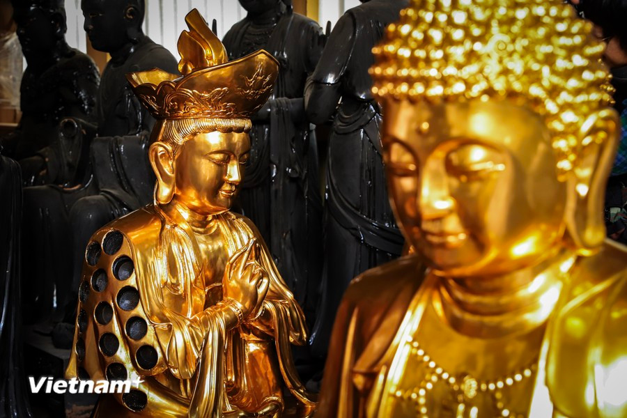 Las estatuas de Buda están exquisitamente bañadas en oro. (Foto: Vietnam+)