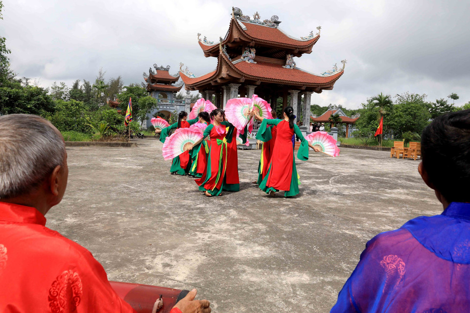 El Cheo se ha convertido en una parte indispensable de las actividades culturales comunitarias del pueblo de Thai Binh. (Foto: VNA)