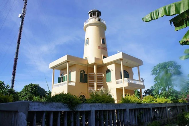 El faro de Con Co es donde los turistas pueden disfrutar de la belleza de esta tranquila isla. (Foto: Vietnam+)