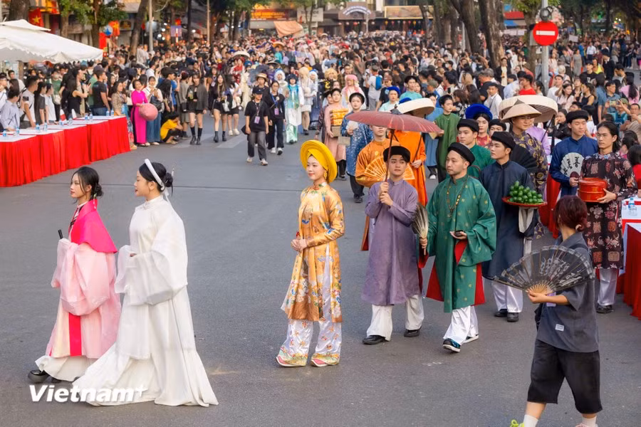 Residentes y turistas podrán admirar trajes antiguos vietnamitas (Foto: Vietnam+)