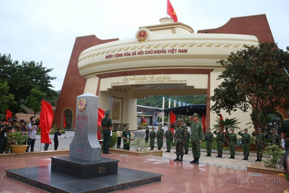 La ceremonia de saludo se llevó a cabo en el Punto Fronterizo Nacional 605 en la frontera entre Vietnam y Laos, donde las dos partes realizaron una patrulla conjunta, el 30 de julio de 2019. (Foto: VNA)