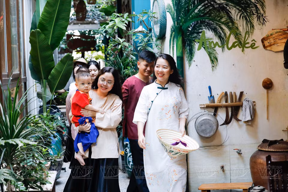 Am CaKe está ubicado en un pequeño callejón en la calle Lac Long Quan, invitando a los visitantes a experimentar la cultura del antiguo norte. (Fuente: Revista Vietnam)