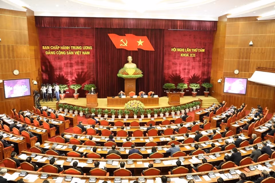 El secretario general del Partido Comunista, Nguyen Phu Trong, dio un discurso inaugural de la VIII Conferencia del Comité Central del Partido Comunista de Vietnam del XII mandato, el 2 de octubre de 2018 en Hanoi. (Foto: VNA)