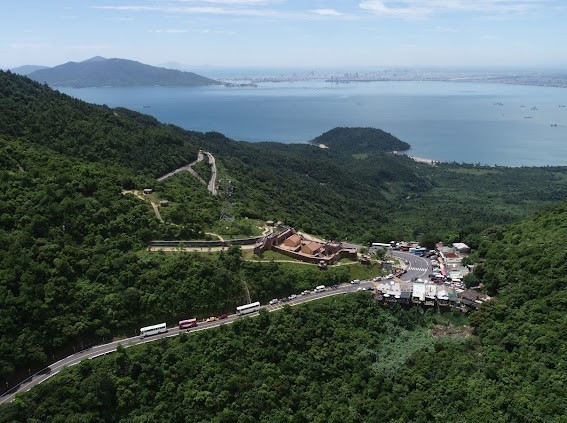La Puerta de Hai Van vista desde arriba. (Foto: VNA)