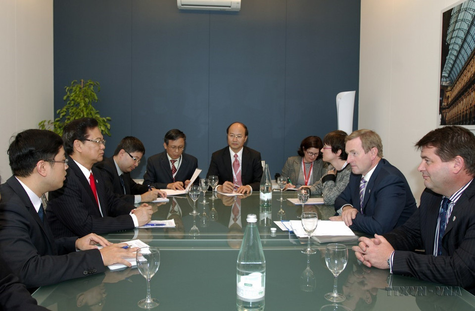 Al margen de la X Cumbre Asia-Europa (ASEM 10) celebrada en Milán (Italia), el primer ministro Nguyen Tan Dung se reunió con su homólogo irlandés Kenny Enda (17 de octubre de 2014). (Fuente: VNA)