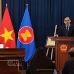 El canciller vietnamita Le Hoai Trung, enviado especial del secretario general To Lam, en el evento. (Foto: VNA)