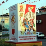 Símbolos electorales instalados en diversas calles del barrio Ha Lam, en la provincia de Quang Ninh, en preparación para las próximas elecciones. (Foto: VNA) 
